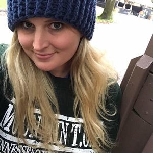 Meet your Posher, Elizabeth